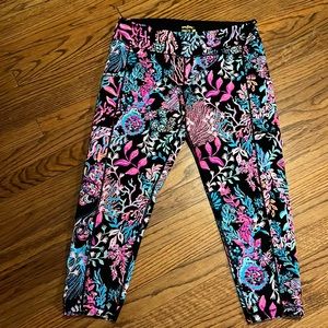 Excellent used condition Lilly Pulitzer Luxletic workout leggings. Size XL.